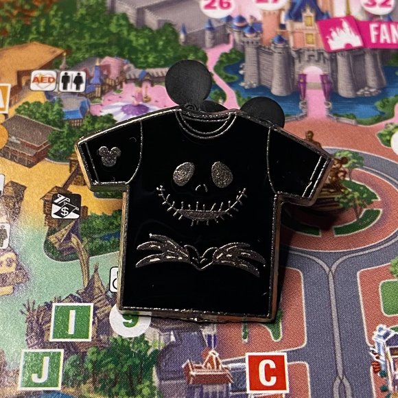 Jack Skellington Hidden Mickey 2012 Shirt Pin - Picture 1 of 4